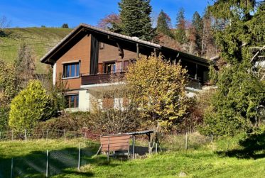 Unique à Charmey, chalet individuel de 5 pièces avec la possibilité d’occupation en résidence secondaire ou principale avec terrain constructible